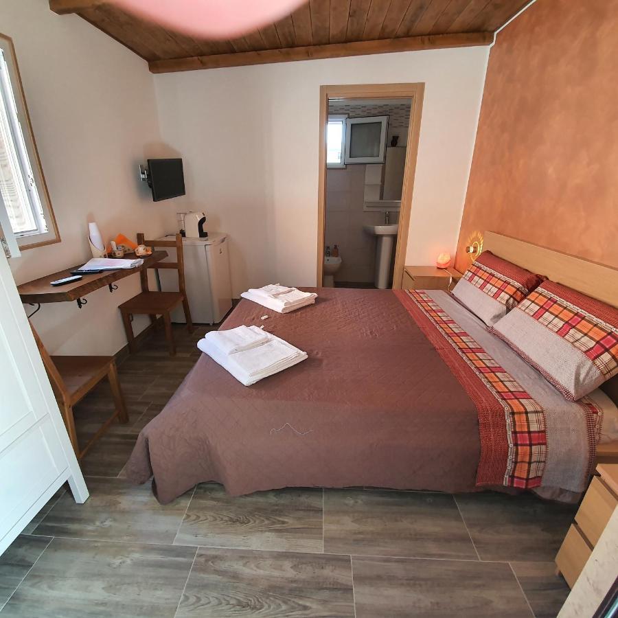 Angela'S House Bed & Breakfast Taranto Bagian luar foto